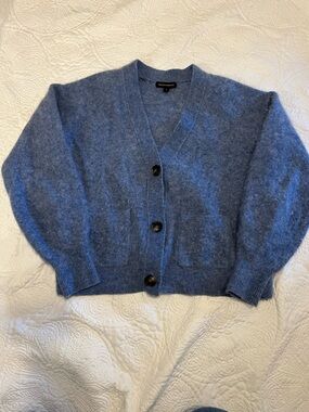 Woman’s Heathered Blue V-Neck Button Cardigan